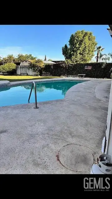 8804 GLENDA STREET, Bakersfield, CA 93307