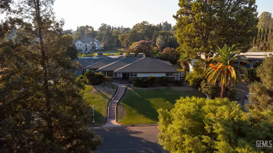 3946 CLAREMONT DRIVE, Bakersfield, CA 93306 - #3