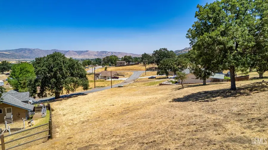 28420 DELAWARE, Tehachapi, CA 93561 - #2