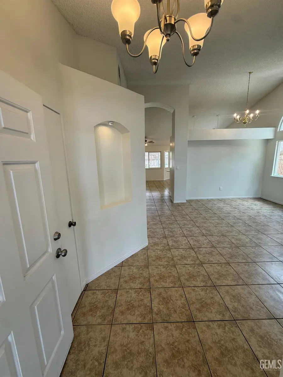 9200 LACRIOX AVENUE, Bakersfield, CA 93311 - #3