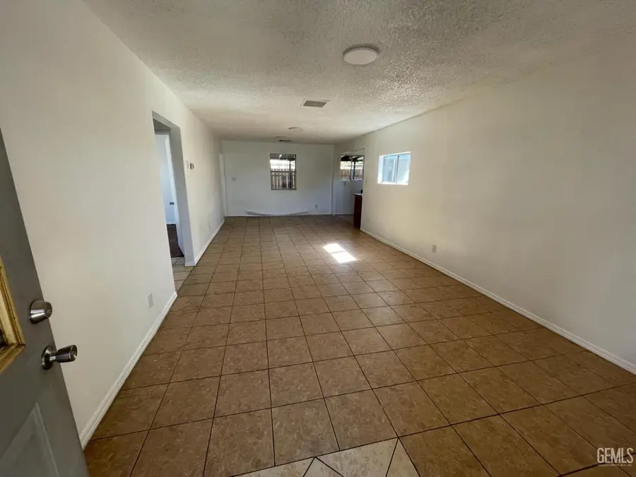 931 TEXAS STREET, Bakersfield, CA 93307 - #3