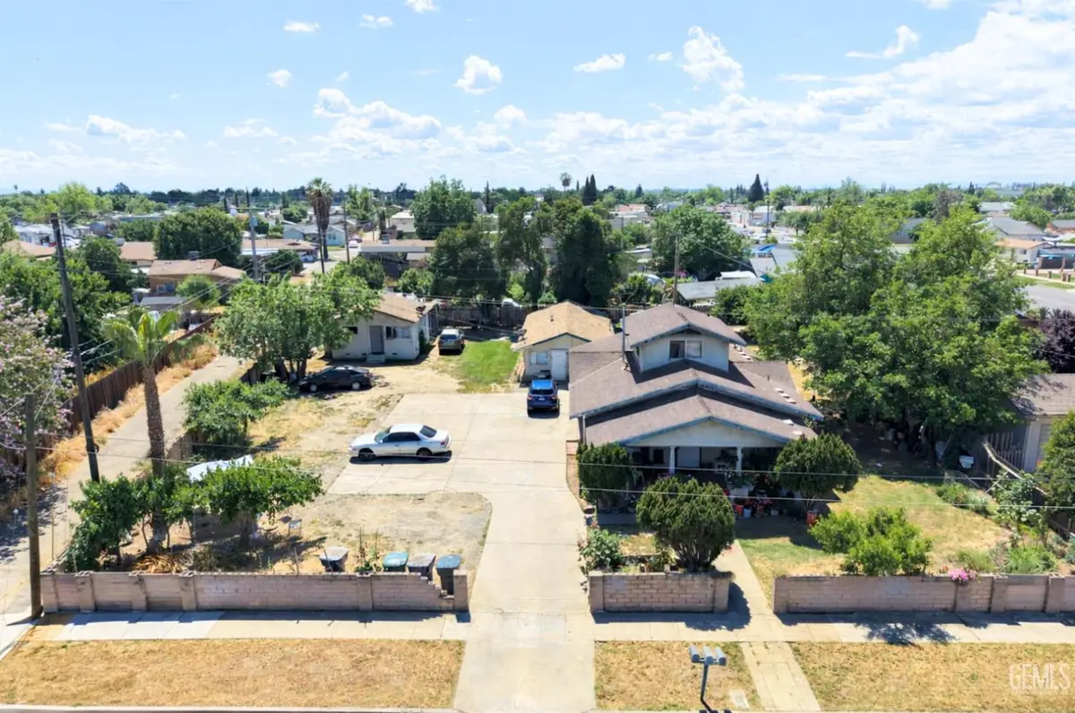 733 W. TULARE AVENUE, Tulare, CA 93274 - #1