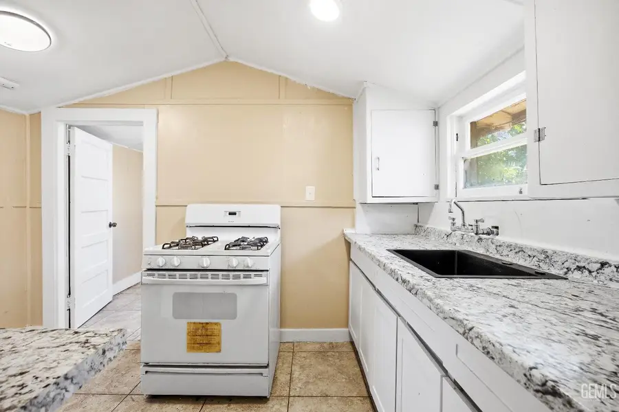 2418 N INYO STREET, Bakersfield, CA 93305 - #2