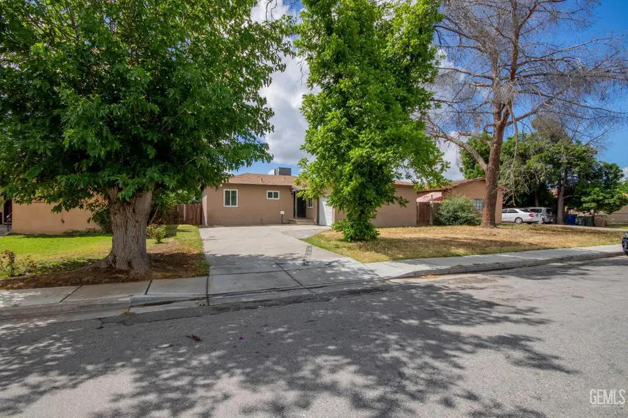 1917 CLARK AVENUE, Bakersfield, CA 93304 - #2