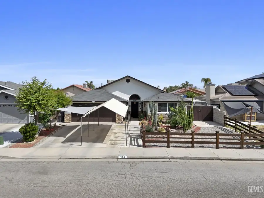 700 CALLE ORLANDO, Arvin, CA 93203 - #2