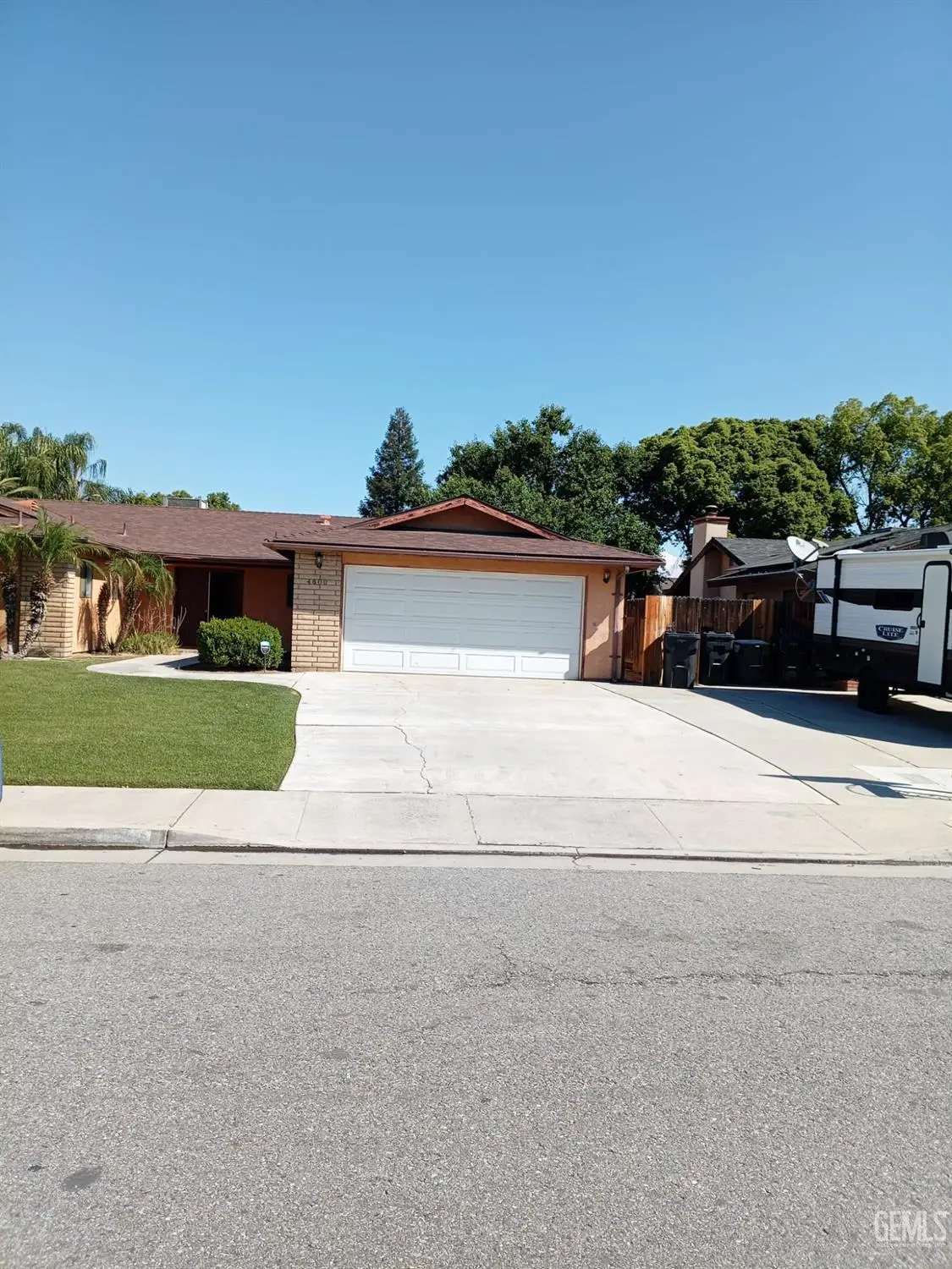 4600 PINECASTLE AVENUE, Bakersfield, CA 93313 - #1
