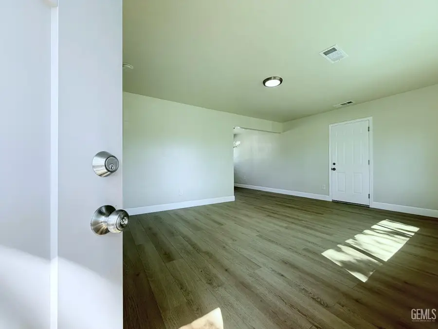 360 E ORANGE AVENUE, Shafter, CA 93263 - #3