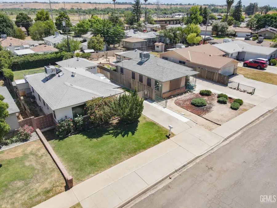 1018 DOYLE STREET, Bakersfield, CA 93308 - #2
