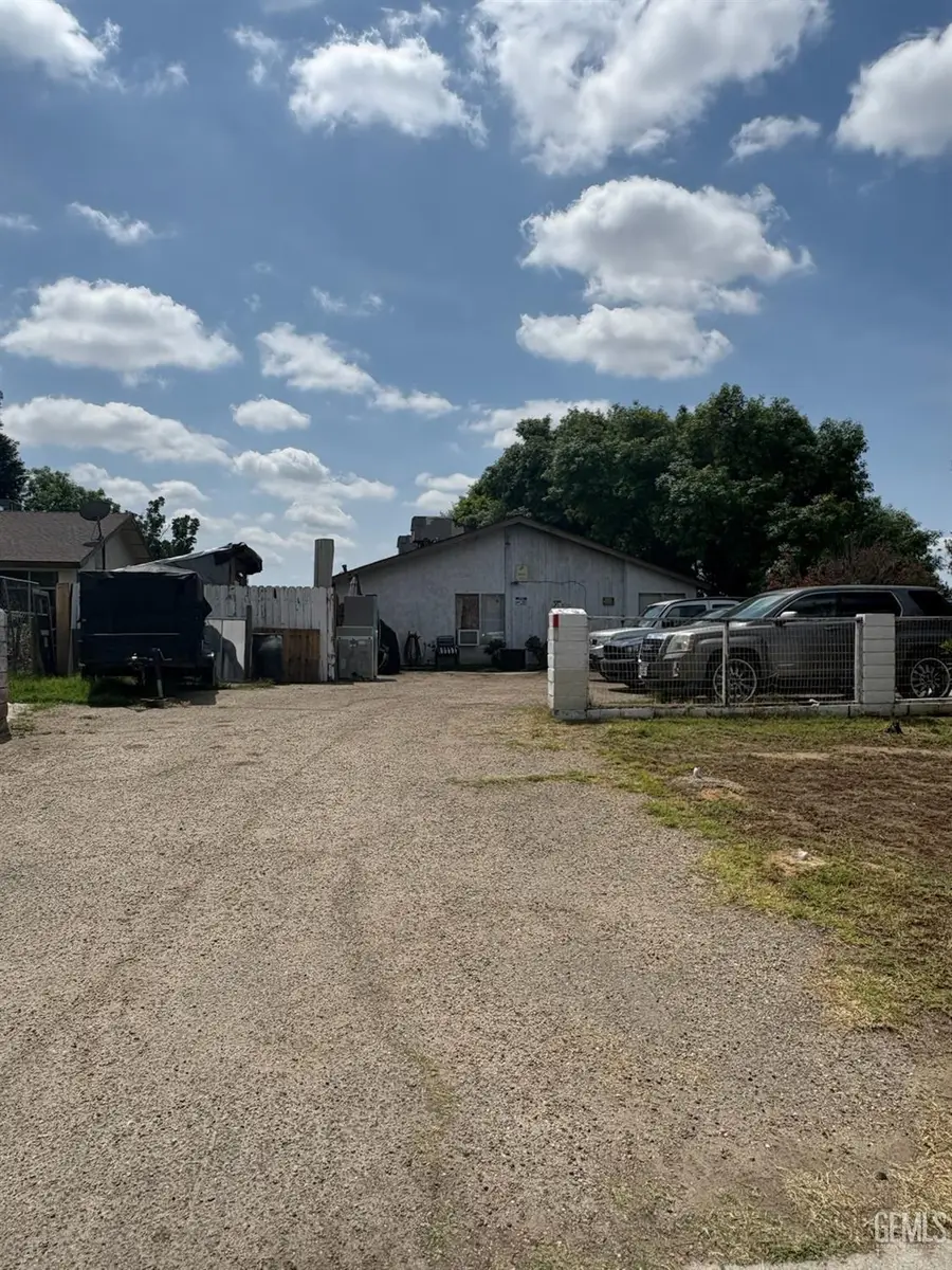 221 UNIVERSE AVENUE, Bakersfield, CA 93308 - #2