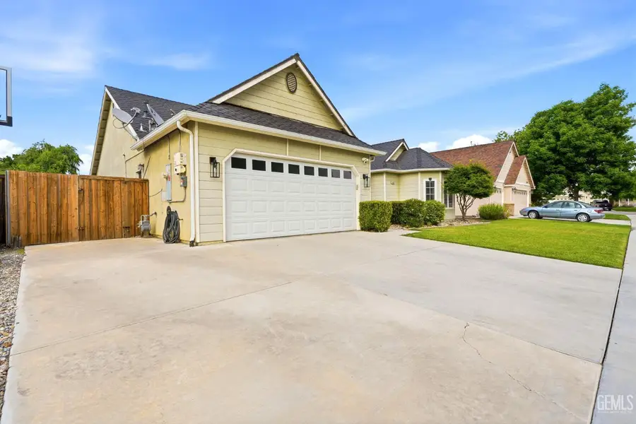 1854 CHARLES KRUG, Tulare, CA 93274 - #3