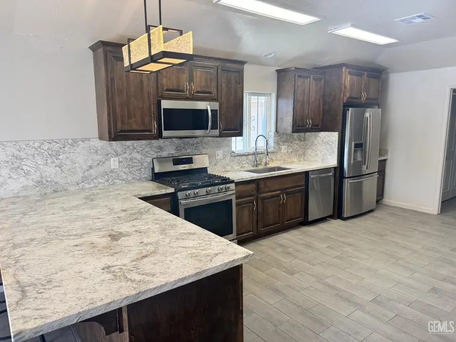 10909 SANTA ANA STREET, Lamont, CA 93241 - #3