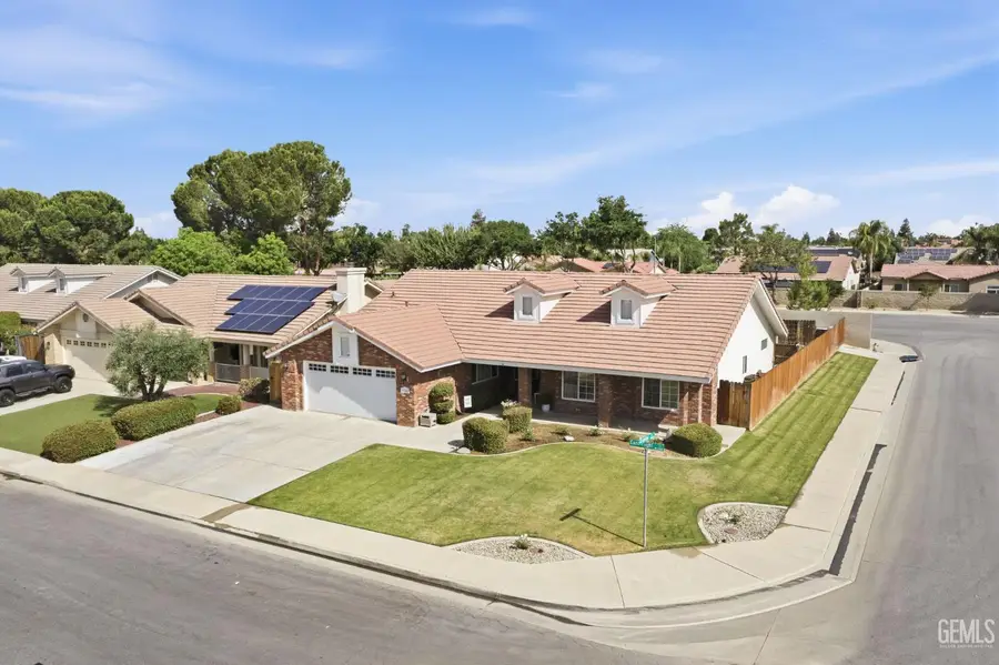 11102 CANDLELIGHT COURT, Bakersfield, CA 93312 - #2