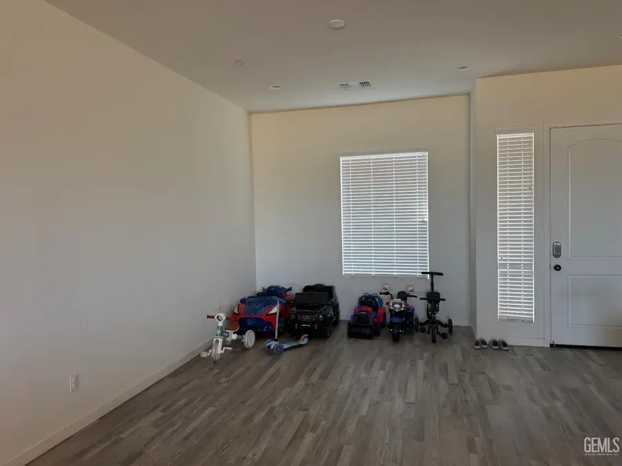 1112 BROOKLINE LANE, Bakersfield, CA 93314 - #3