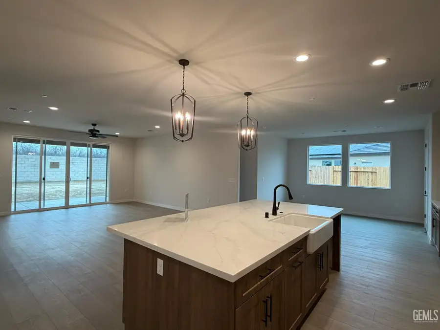 7713 DENMARSH STREET, Bakersfield, CA 93311 - #3