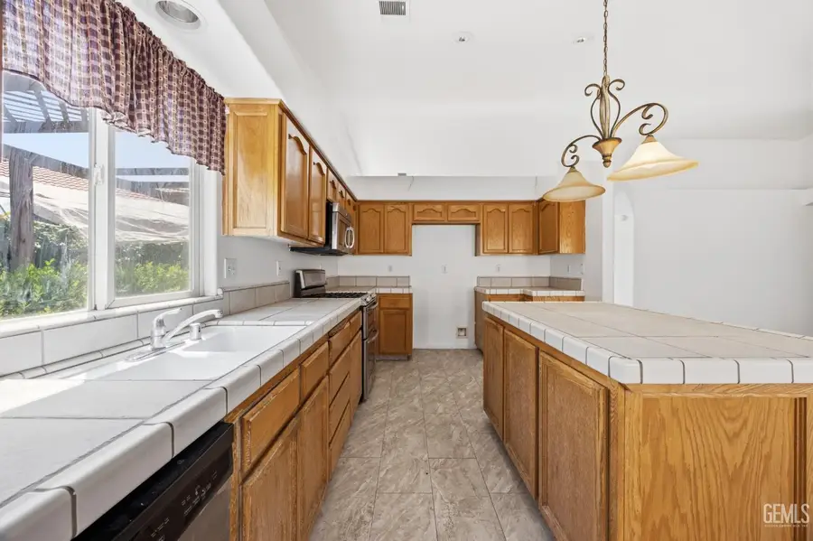 6410 SPRING RIDGE DRIVE, Bakersfield, CA 93313 - #3