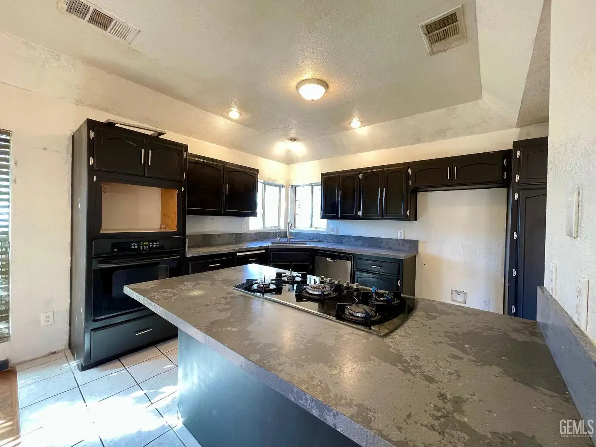 3913 FOXWOOD STREET, Bakersfield, CA 93306 - #1