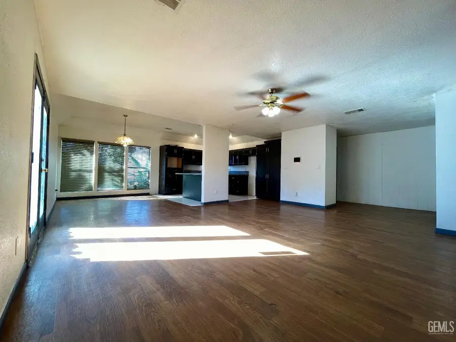 3913 FOXWOOD STREET, Bakersfield, CA 93306 - #2