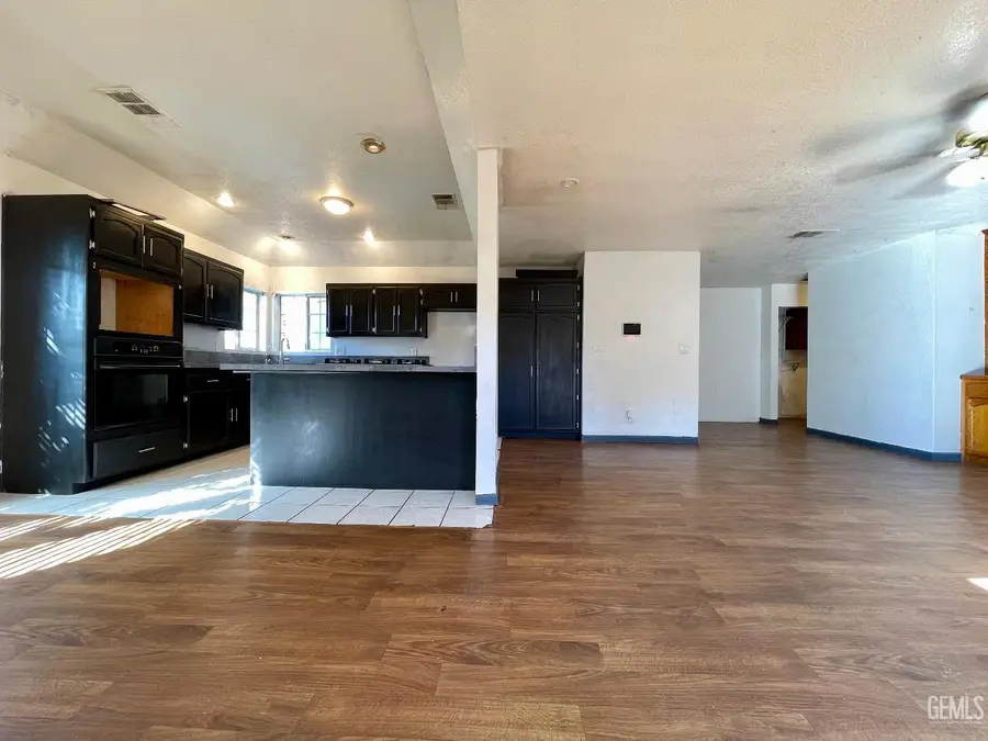3913 FOXWOOD STREET, Bakersfield, CA 93306 - #3