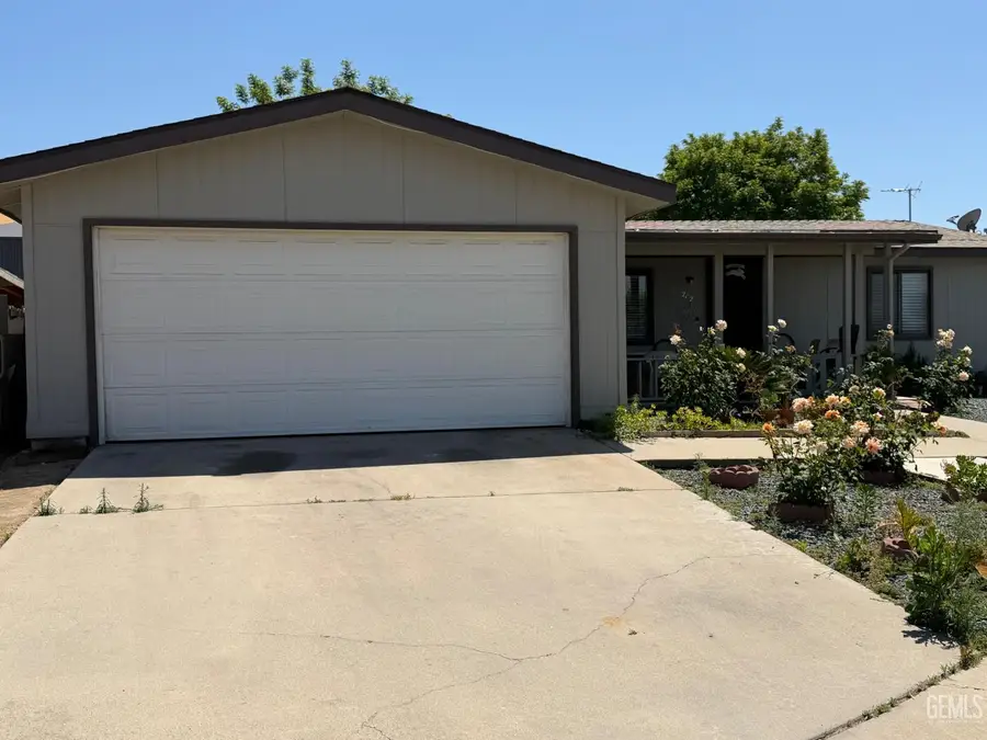 242 W 11TH PLACE, Delano, CA 93215 - #2