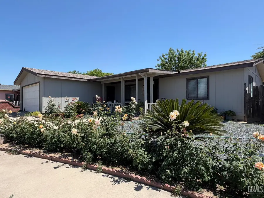 242 W 11TH PLACE, Delano, CA 93215 - #3