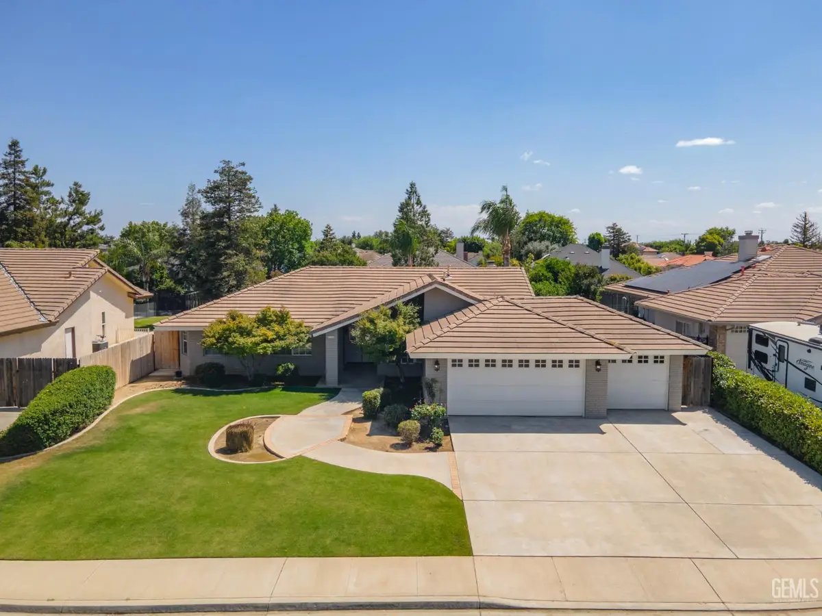 11123 COACHLIGHT COURT, Bakersfield, CA 93312 - #1