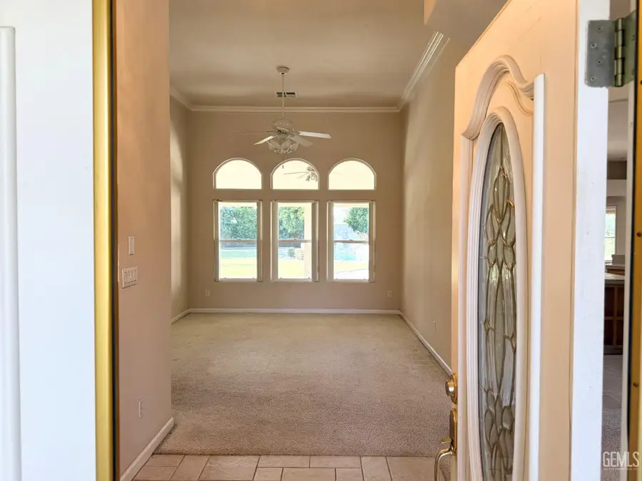 3700 ESSENDON COURT, Bakersfield, CA 93313 - #3