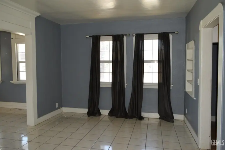 1033 KERN STREET, Bakersfield, CA 93305 - #3