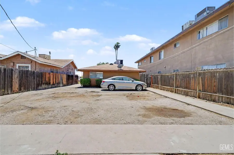 110 WASHINGTON AVENUE, Bakersfield, CA 93308 - #3