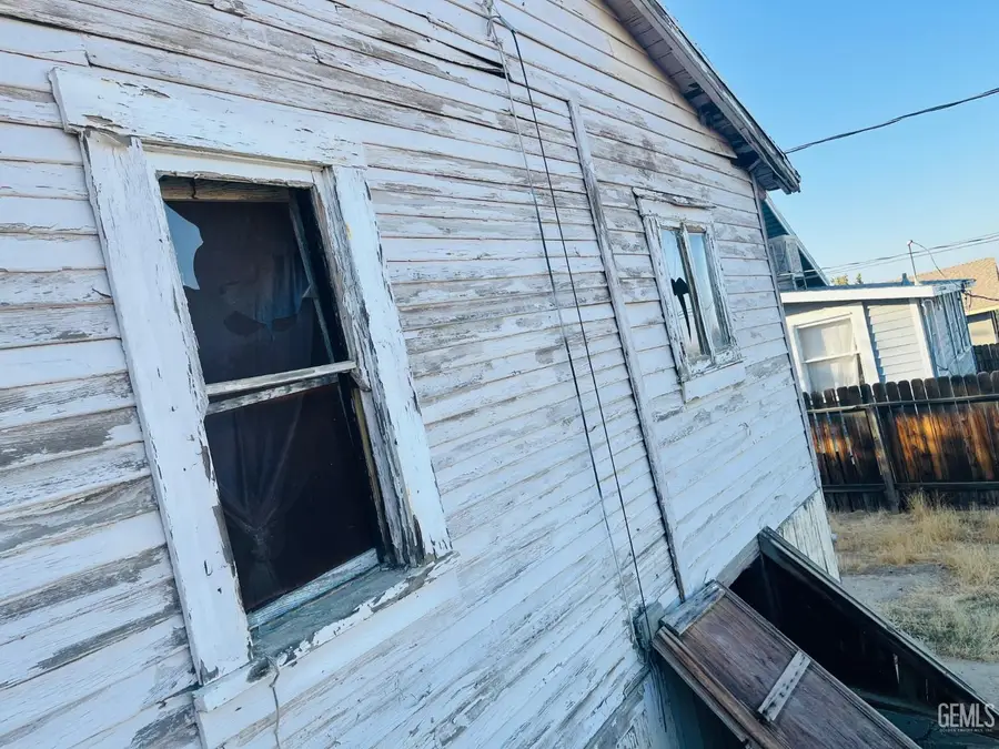 614 SHATTUCK AVENUE, Taft, CA 93268 - #3