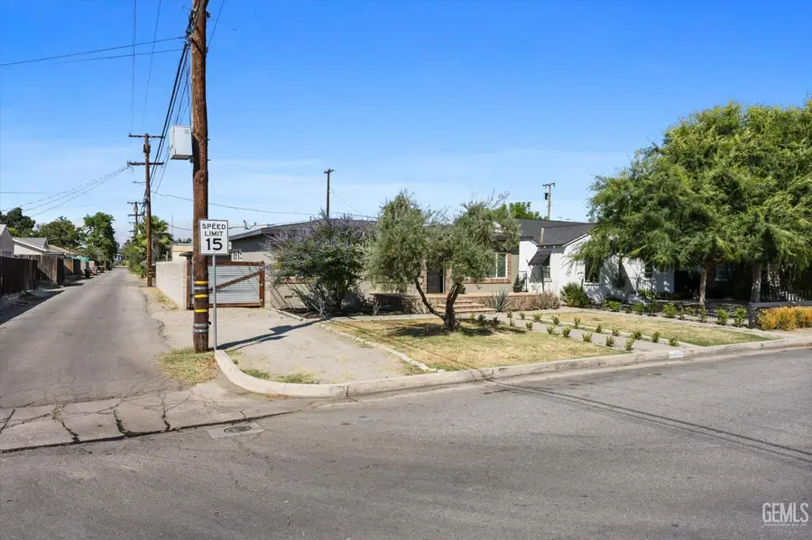 2740 30TH STREET, Bakersfield, CA 93301 - #2