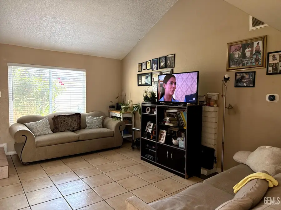 4400 COUNTRY WOOD LANE, Bakersfield, CA 93313 - #3