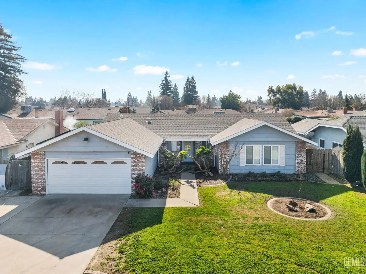 3217 W WHITENDALE AVENUE, Visalia, CA 93277 - #1