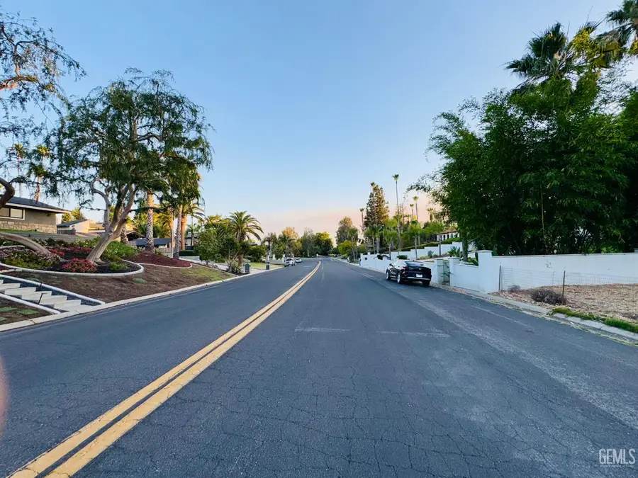 3720 BRAE BURN DRIVE, Bakersfield, CA 93306 - #3