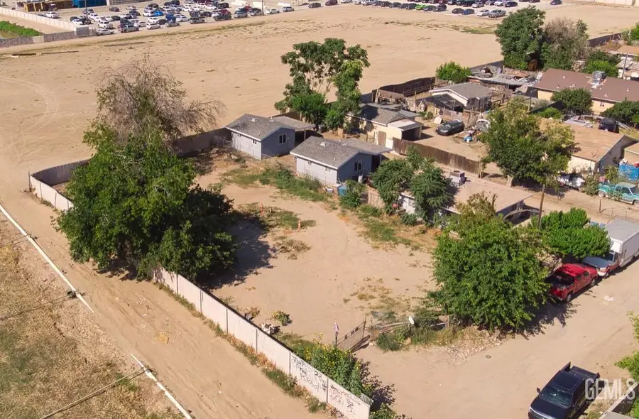 7700 MIDDLETON LANE, Lamont, CA 93241 - #2
