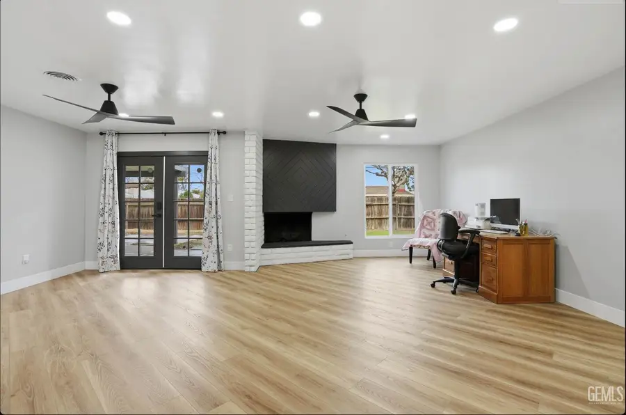 112 ANGELL STREET, Bakersfield, CA 93309 - #3
