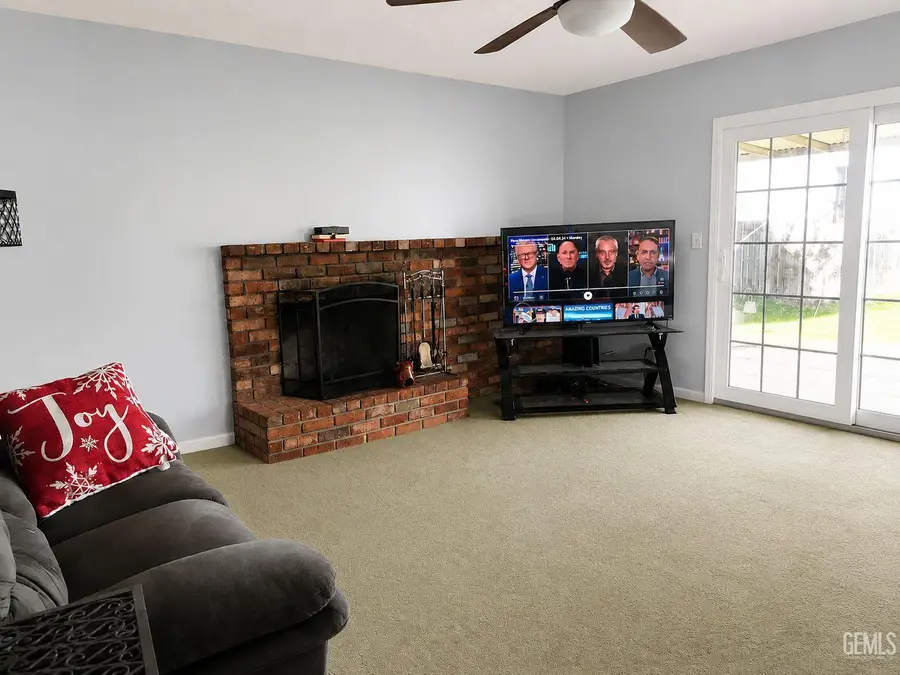 2900 DORE DRIVE, Bakersfield, CA 93304 - #2