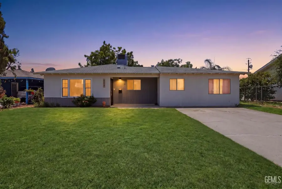 534 MINTER AVE, Shafter, CA 93263 - #2