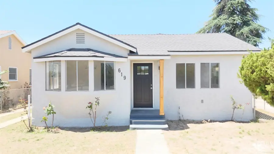 619 T STREET, Bakersfield, CA 93304 - #2