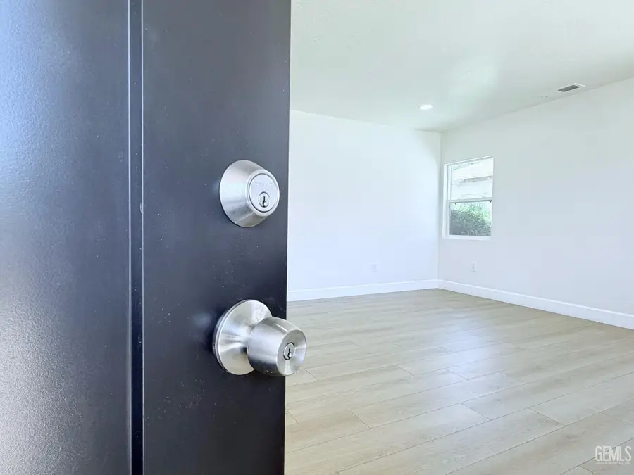 619 T STREET, Bakersfield, CA 93304 - #3