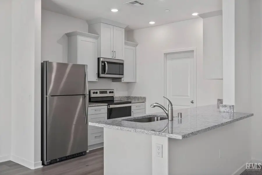 7937 BLUEBERRY AVENUE, Bakersfield, CA 93313 - #3