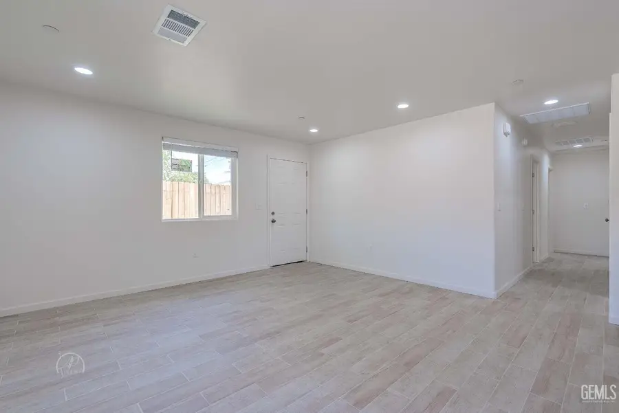212 E MONETA AVENUE, Bakersfield, CA 93308 - #3