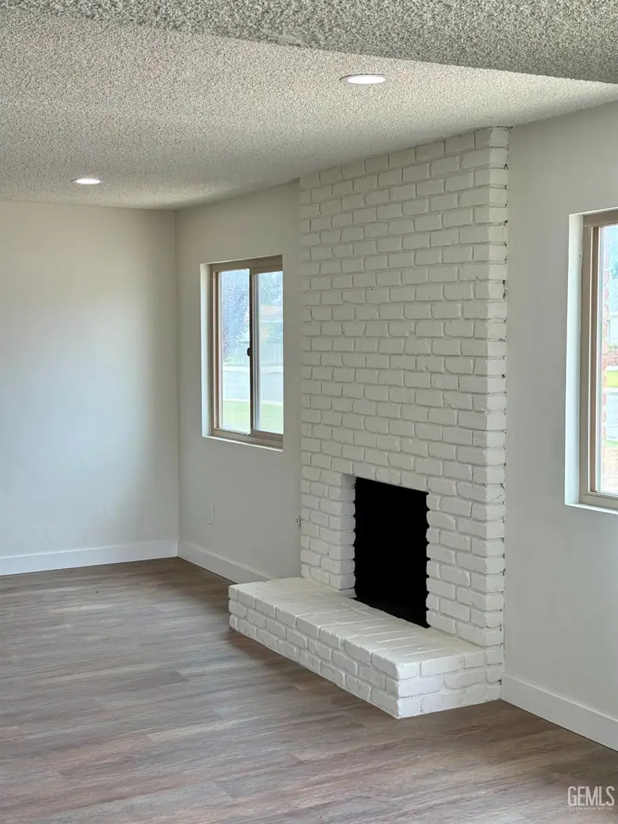 3700 ARGENT STREET, Bakersfield, CA 93304 - #3