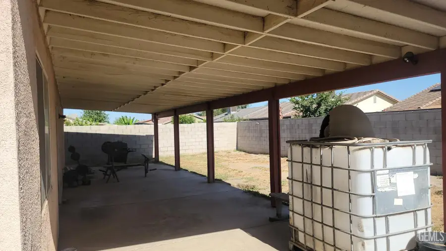 1422 INNSBRUCK DRIVE, Bakersfield, CA 93307 - #3