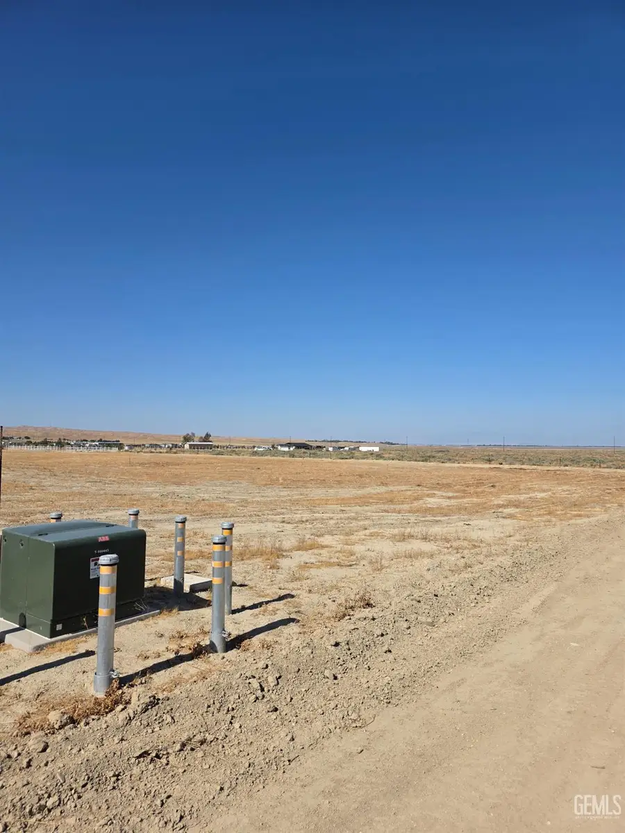 28145 W PALOMINO AVENUE, Taft, CA 93268 - #2