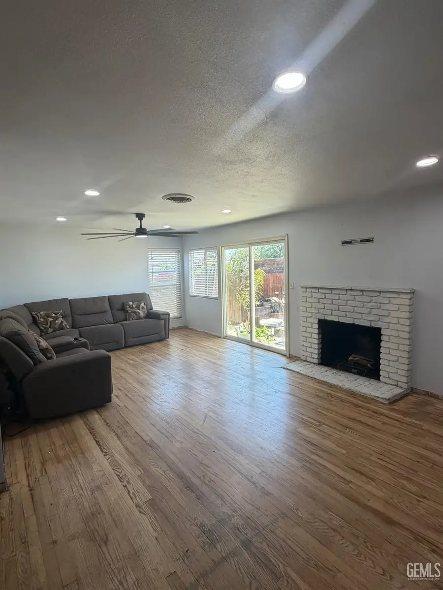 2724 ARNOLD STREET, Bakersfield, CA 93305 - #2