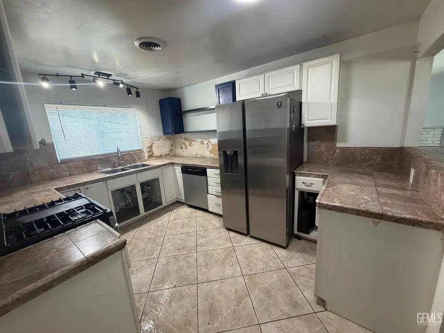 2724 ARNOLD STREET, Bakersfield, CA 93305 - #3