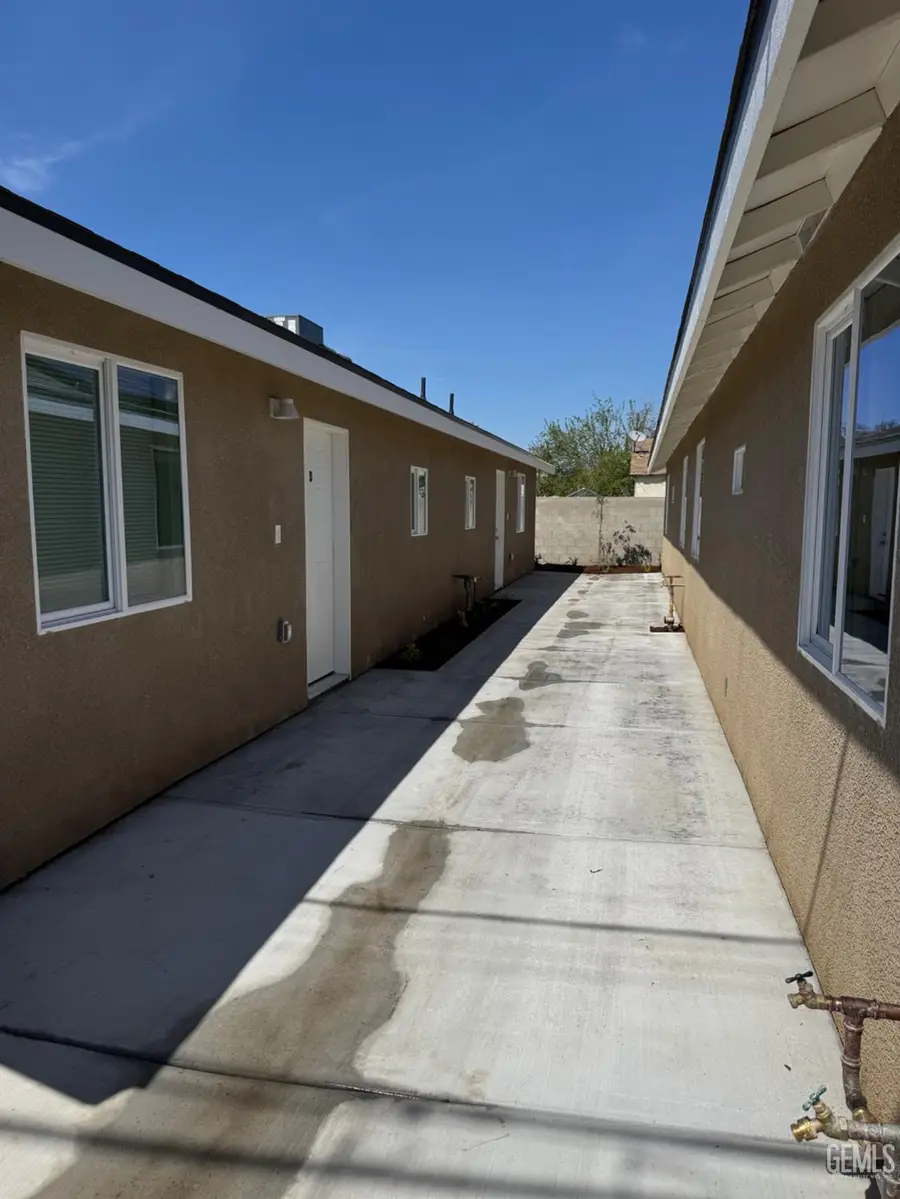 3019 PANAMA STREET, Bakersfield, CA 93301 - #3