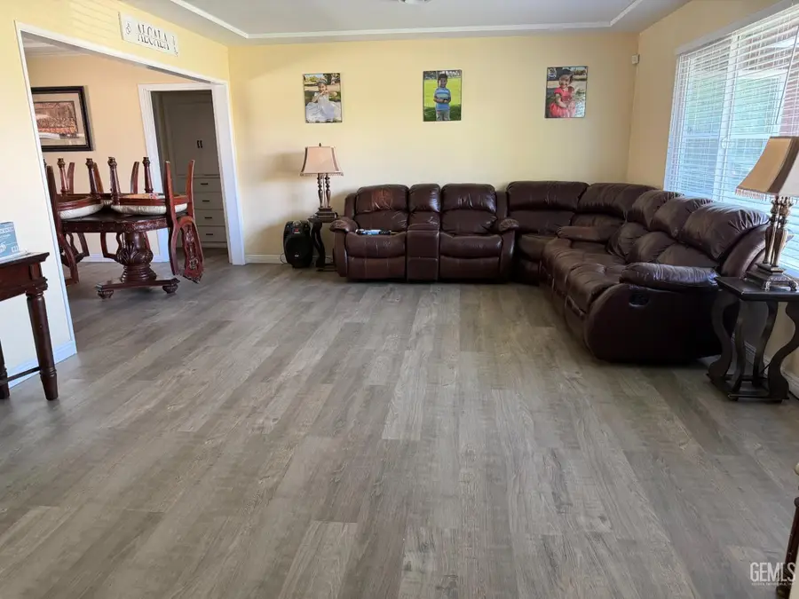 3017 BARNETT STREET, Bakersfield, CA 93308 - #2