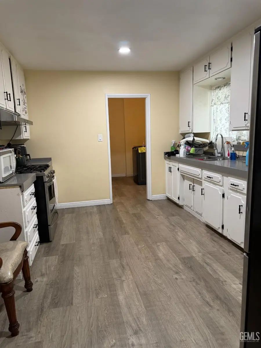 3017 BARNETT STREET, Bakersfield, CA 93308 - #3