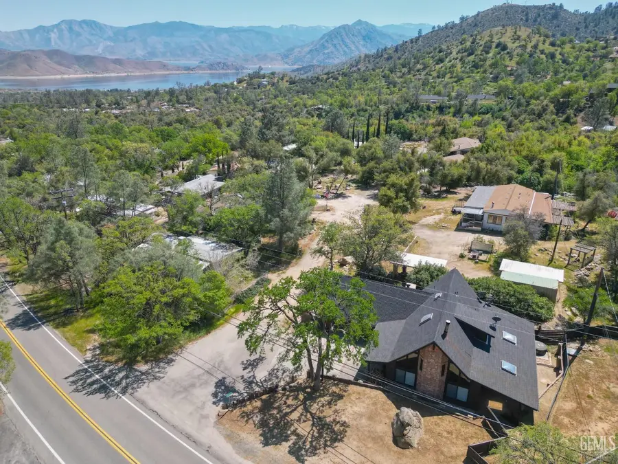 16 S OAK KNOLL LANE, Wofford Heights, CA 93285 - #2